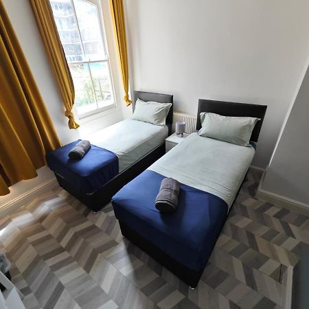 2 Bedroom 2 Bathroom Apartment In Old St - Shoreditch - Zone 1 Londen Buitenkant foto