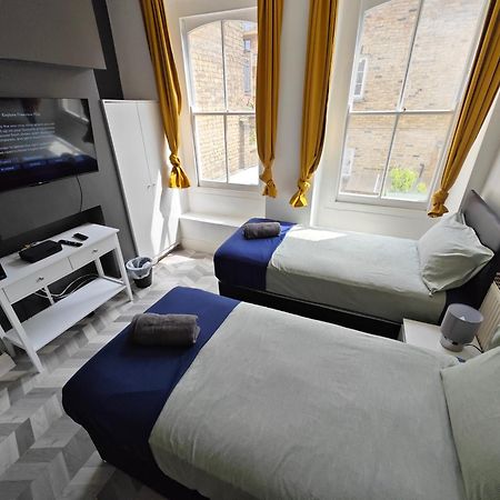 2 Bedroom 2 Bathroom Apartment In Old St - Shoreditch - Zone 1 Londen Buitenkant foto