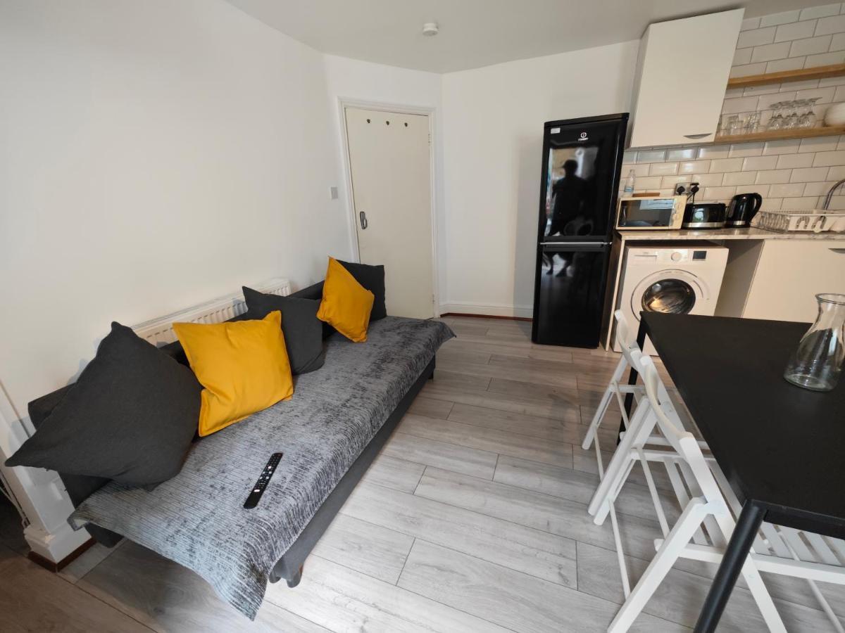 2 Bedroom 2 Bathroom Apartment In Old St - Shoreditch - Zone 1 Londen Buitenkant foto