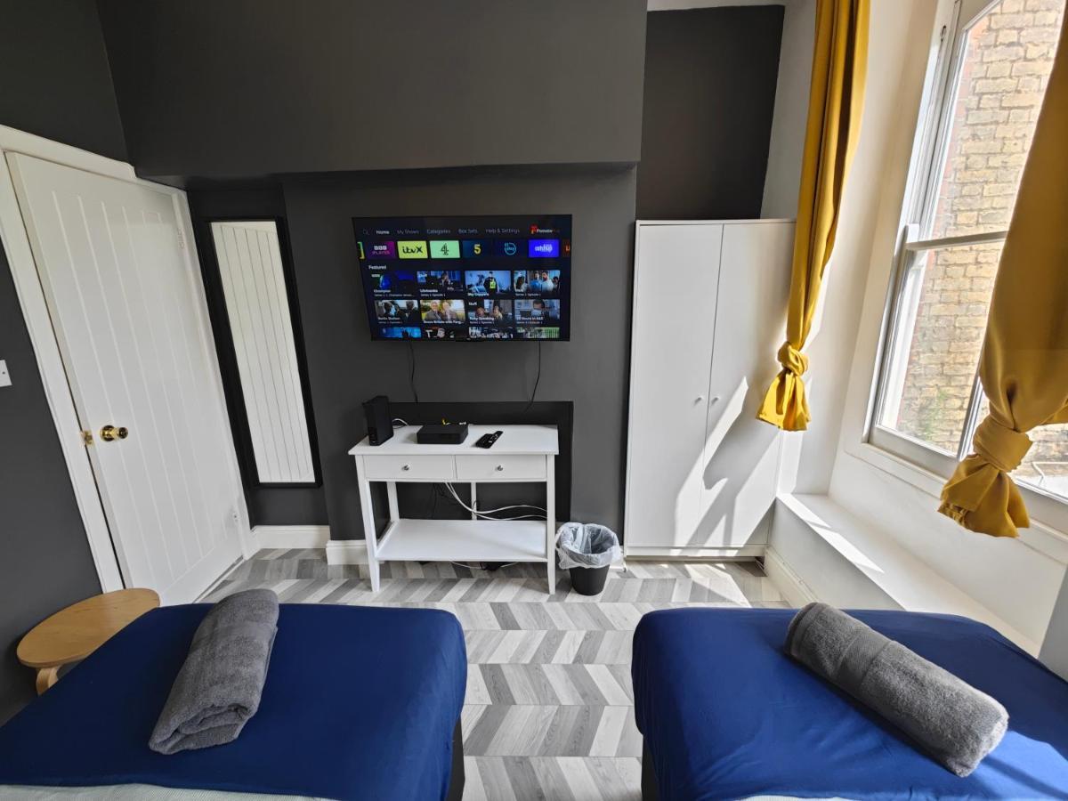 2 Bedroom 2 Bathroom Apartment In Old St - Shoreditch - Zone 1 Londen Buitenkant foto