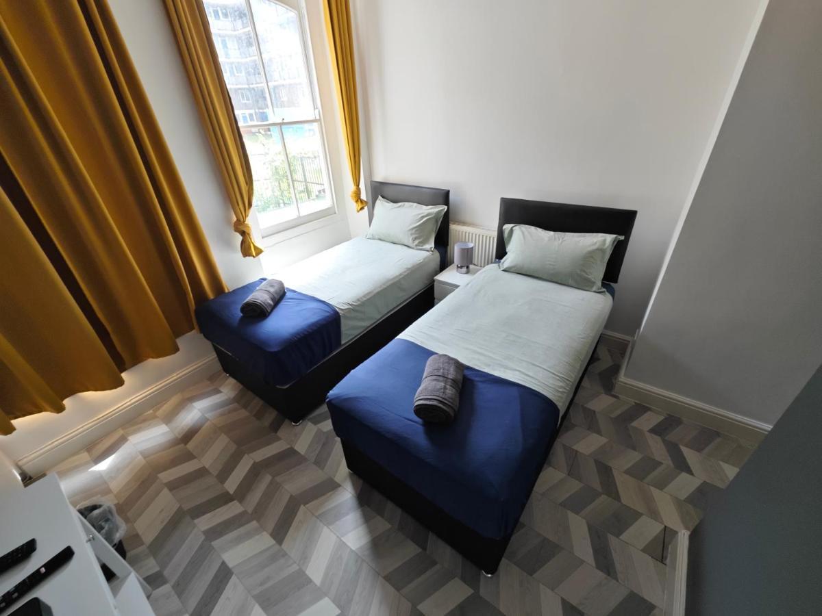 2 Bedroom 2 Bathroom Apartment In Old St - Shoreditch - Zone 1 Londen Buitenkant foto