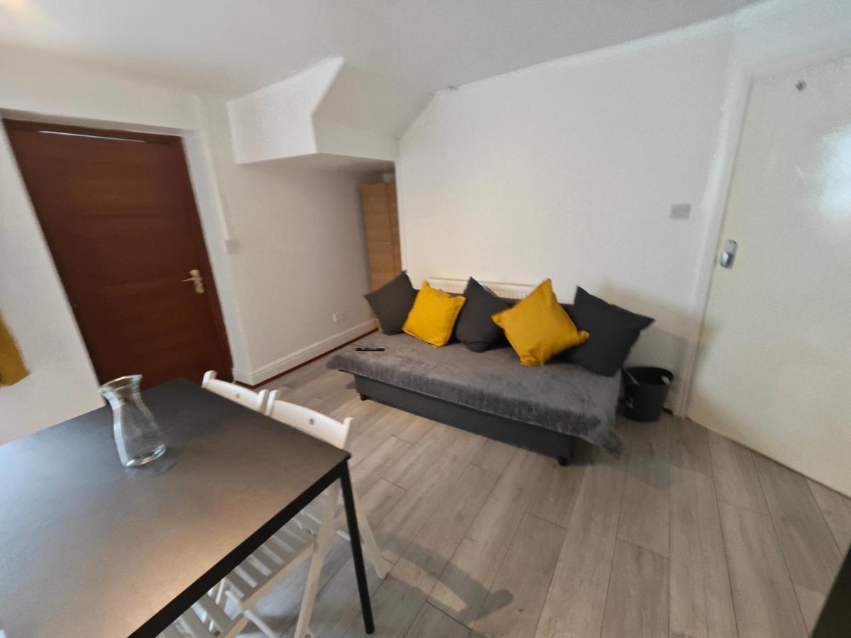 2 Bedroom 2 Bathroom Apartment In Old St - Shoreditch - Zone 1 Londen Buitenkant foto