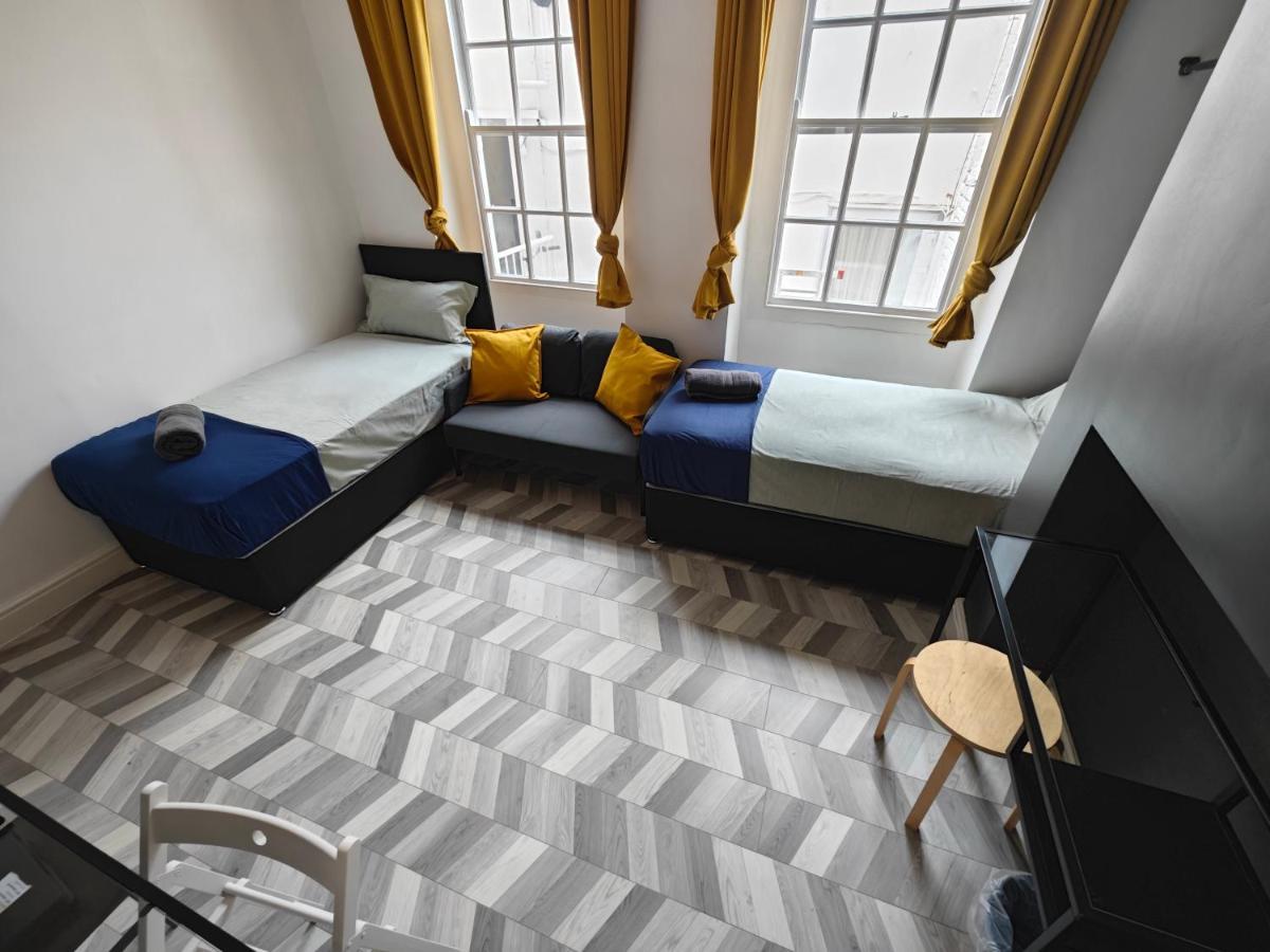 2 Bedroom 2 Bathroom Apartment In Old St - Shoreditch - Zone 1 Londen Buitenkant foto