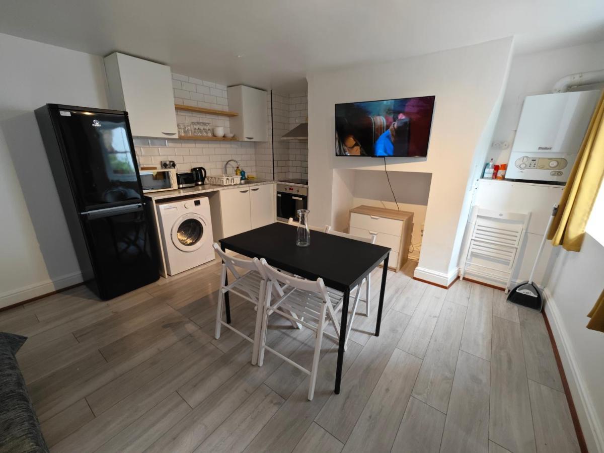 2 Bedroom 2 Bathroom Apartment In Old St - Shoreditch - Zone 1 Londen Buitenkant foto