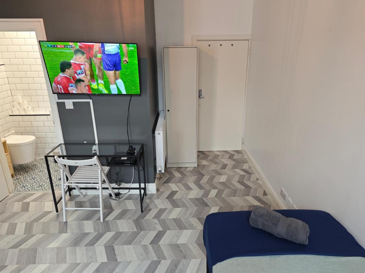 2 Bedroom 2 Bathroom Apartment In Old St - Shoreditch - Zone 1 Londen Buitenkant foto