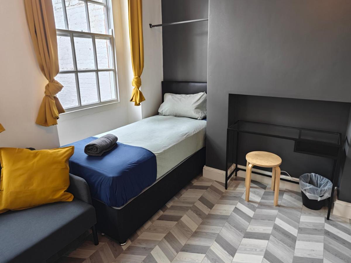 2 Bedroom 2 Bathroom Apartment In Old St - Shoreditch - Zone 1 Londen Buitenkant foto