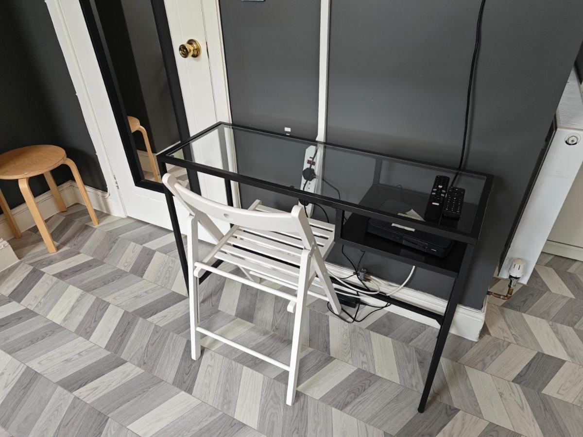 2 Bedroom 2 Bathroom Apartment In Old St - Shoreditch - Zone 1 Londen Buitenkant foto