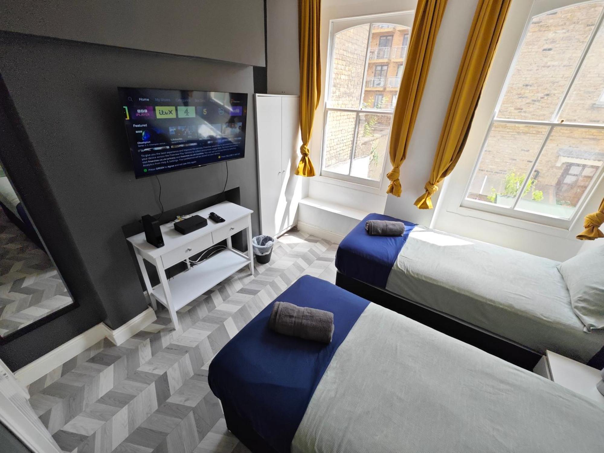 2 Bedroom 2 Bathroom Apartment In Old St - Shoreditch - Zone 1 Londen Buitenkant foto